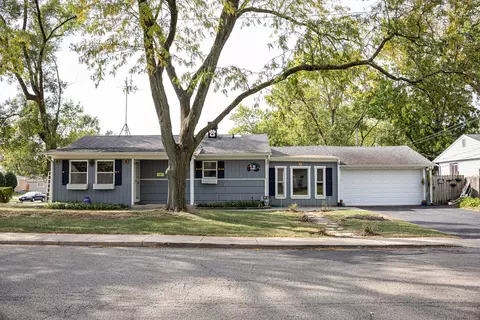 12 Birch St, Carpentersville, IL 60110