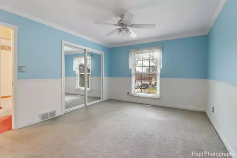204 Canterbury Dr, Mchenry, IL 60050 photo 10