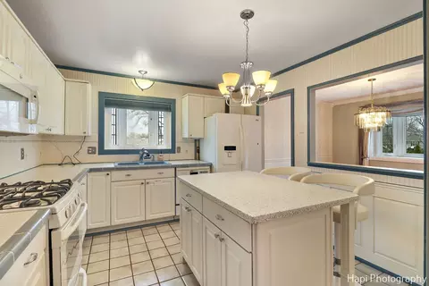 204 Canterbury Dr, Mchenry, IL 60050 photo 8