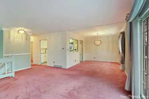 204 Canterbury Dr, Mchenry, IL 60050 photo 5