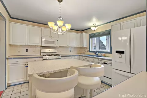204 Canterbury Dr, Mchenry, IL 60050 photo 7