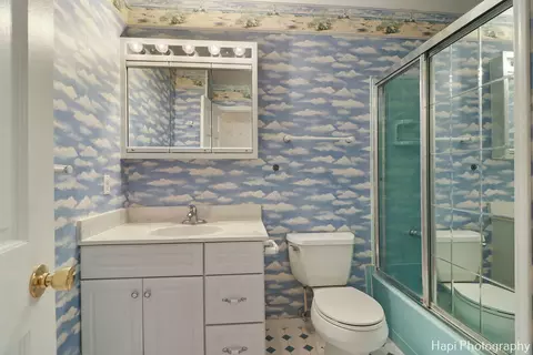 204 Canterbury Dr, Mchenry, IL 60050 photo 9