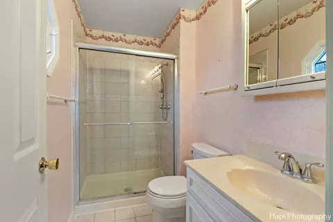 204 Canterbury Dr, Mchenry, IL 60050 photo 12