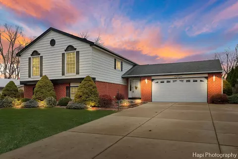 204 Canterbury Dr, Mchenry, IL 60050 photo 28