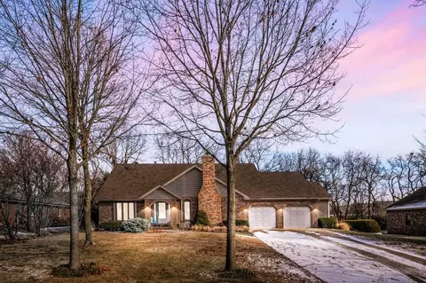 2105 Berrywood Ln, Bloomington, IL 61704