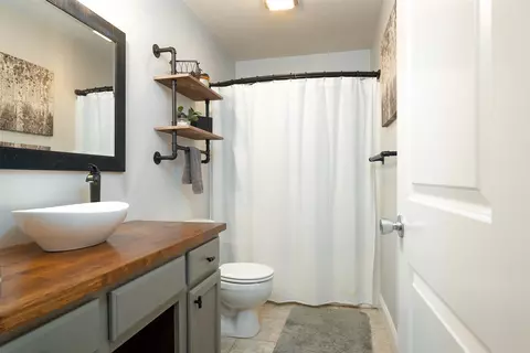 Bath - 2319 Callard Ln, Normal, IL 61761 photo 3 of 4
