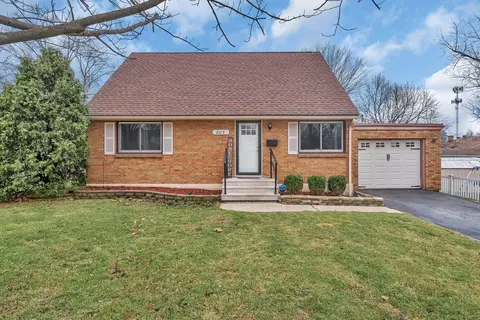 805 Valley Ln, Lockport, IL 60441