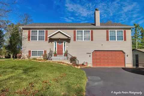 21660 W Sarah Dr, Lake Villa, IL 60046