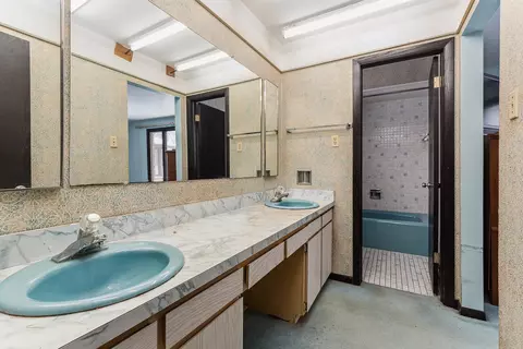 Bath - 1903 Richton Rd, Steger, IL 60475 photo 1 of 1