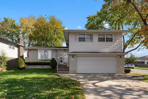 10417 S Karlov Ave, Oak Lawn, IL 60453