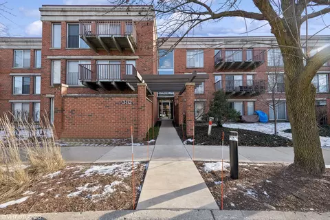382 Kelburn Rd #322, Deerfield, IL 60015