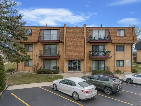 4823 W 109th St #201, Oak Lawn, IL 60453