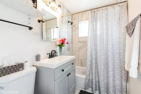 Bath - 736 E 155th Pl, Phoenix, IL 60426 photo 1 of 1