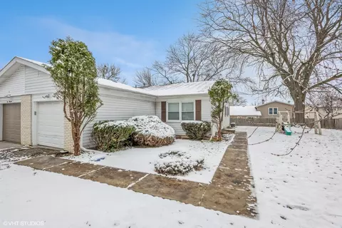 96 Golden Dr, Glendale Heights, IL 60139