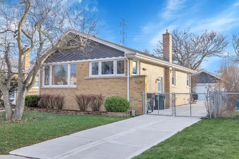 3923 Hull St, Skokie, IL 60076