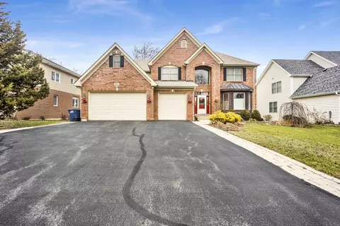 872 67th St, Darien, IL 60561