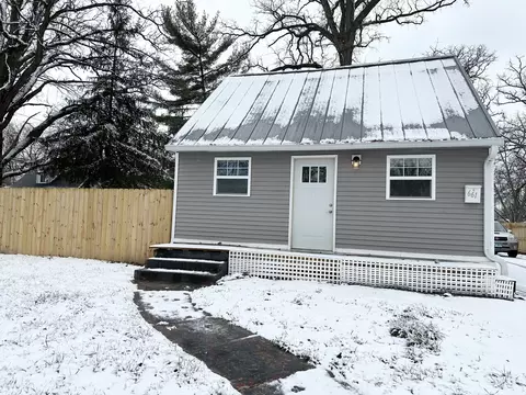 661 Country Club Dr, Kankakee, IL 60901