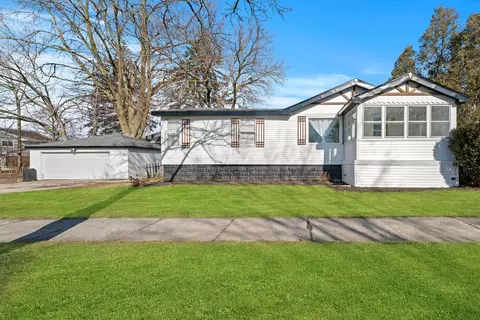 35 S Hudson St, Westmont, IL 60559