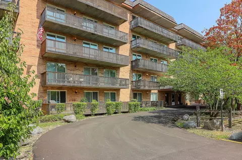 502 Redondo Dr #106, Downers Grove, IL 60516