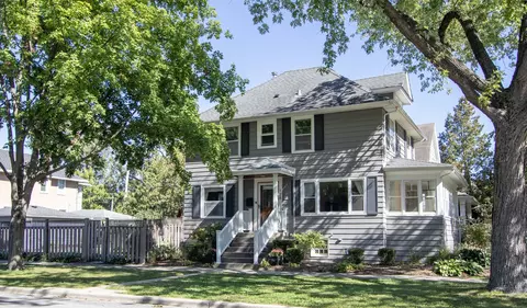 228 Iowa St, Oak Park, IL 60302