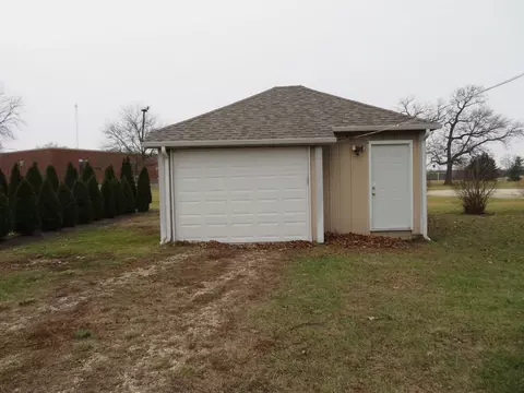 Exterior - 227 A St, Genoa, IL 60135 photo 4 of 8