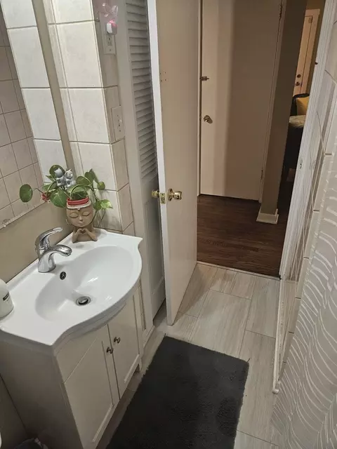 Bath - 2221 S 23rd Ave, Broadview, IL 60155 photo 1 of 2