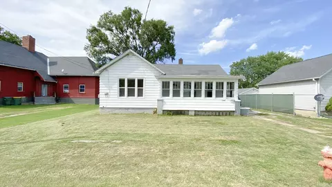 1006 Charles St, Streator, IL 61364