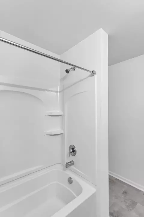 Bath - 916 Sharp Dr, Plano, IL 60545 photo 3 of 5