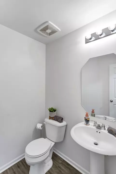 Bath - 916 Sharp Dr, Plano, IL 60545 photo 5 of 5