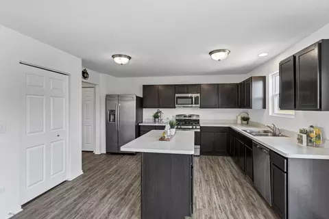 Kitchen - 916 Sharp Dr, Plano, IL 60545 photo 2 of 3
