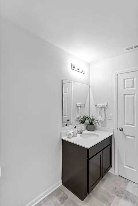 Bath - 916 Sharp Dr, Plano, IL 60545 photo 4 of 5