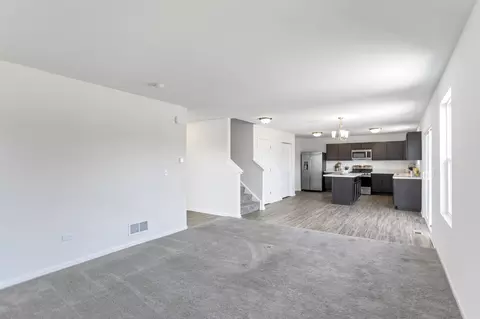 Living - 916 Sharp Dr, Plano, IL 60545 photo 2 of 5