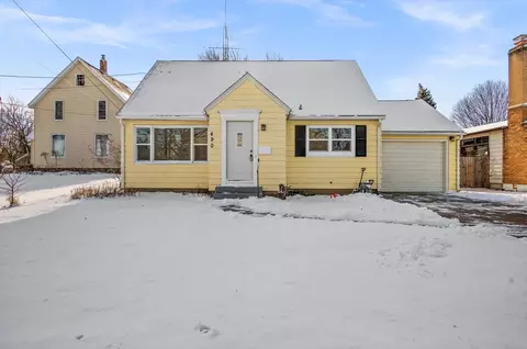 490 Elm St, Sycamore, IL 60178