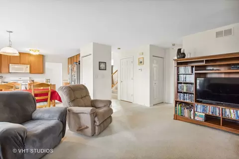 Living - 3014 Oceanside Ct, Plainfield, IL 60586 photo 2 of 3