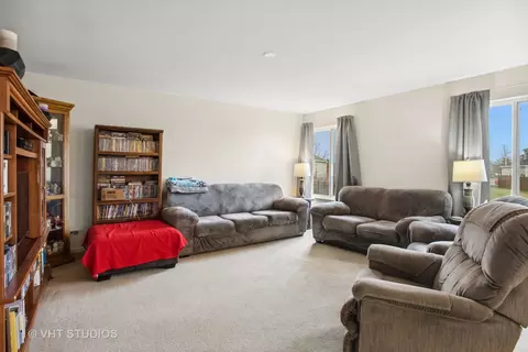 Living - 3014 Oceanside Ct, Plainfield, IL 60586 photo 3 of 3
