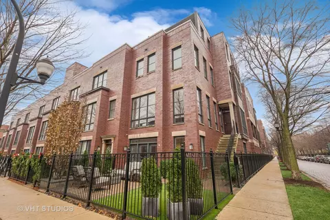2721 N Hermitage Ave, Chicago, IL 60614
