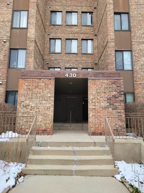 430 Walnut Creek Ln #2402, Lisle, IL 60532