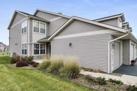153 Penny Ln #153, Sycamore, IL 60178