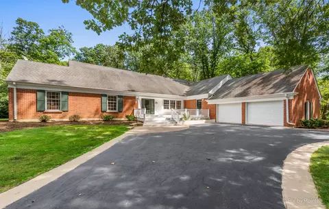 2045 Robinwood Ln, Riverwoods, IL 60015