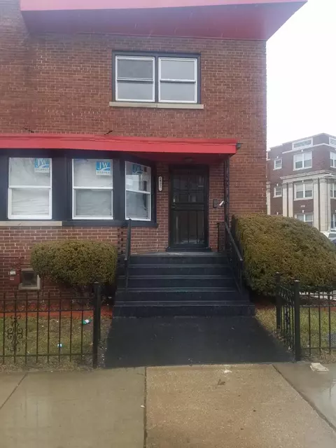 2432 E 73rd St, Chicago, IL 60649 photo 2