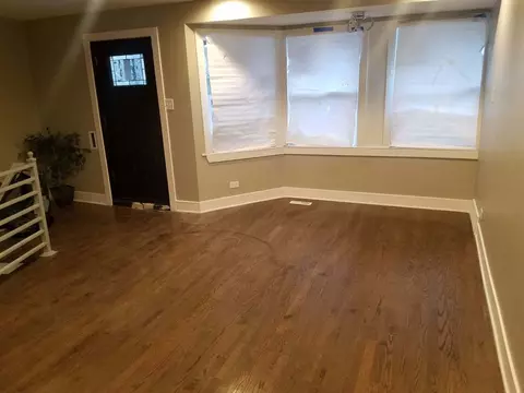 2432 E 73rd St, Chicago, IL 60649 photo 3