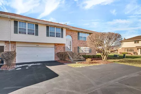 8428 Kirby Dr, Tinley Park, IL 60487