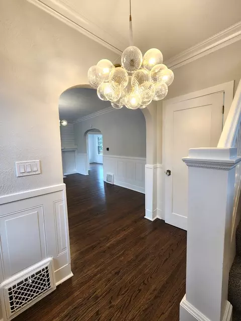 Entry Way - 444 Raymond St, Elgin, IL 60120 photo 2 of 6