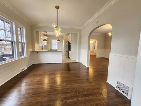 Living - 444 Raymond St, Elgin, IL 60120 photo 3 of 4