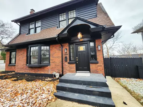 Exterior - 444 Raymond St, Elgin, IL 60120 photo 2 of 9