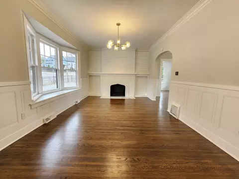 Living - 444 Raymond St, Elgin, IL 60120 photo 1 of 4