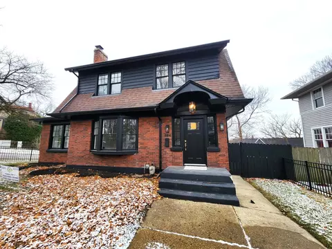 444 Raymond St, Elgin, IL 60120