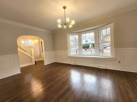 Living - 444 Raymond St, Elgin, IL 60120 photo 2 of 4