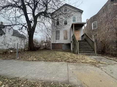 7918 S Escanaba Ave, Chicago, IL 60617