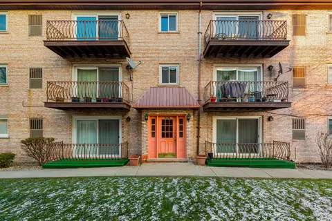 5739 W 63rd St #1S, Chicago, IL 60638